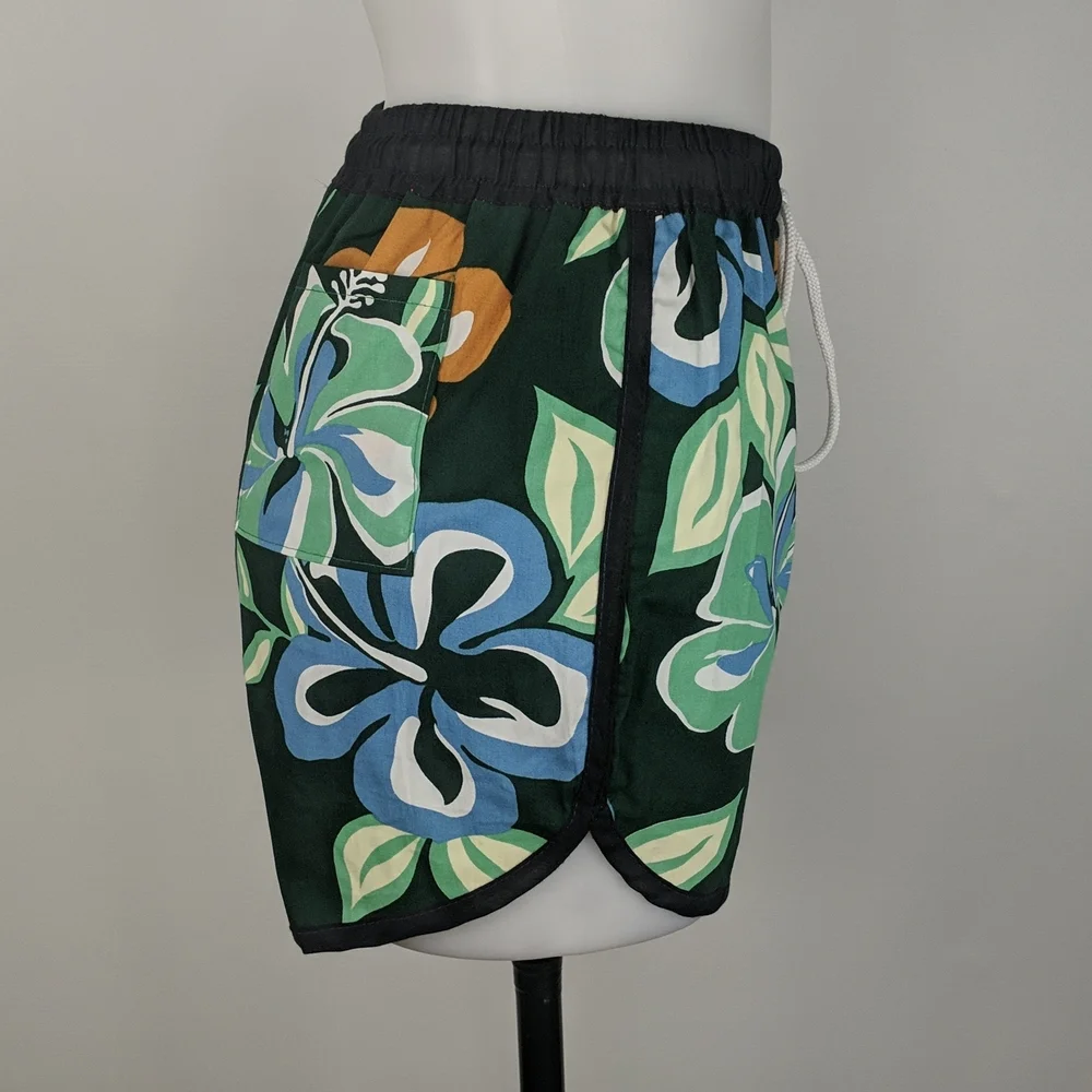 Women's Shorts Size Small Green Hawaiian Print Black Trim Elastic Waist Tie-up - Picture 5 of 8